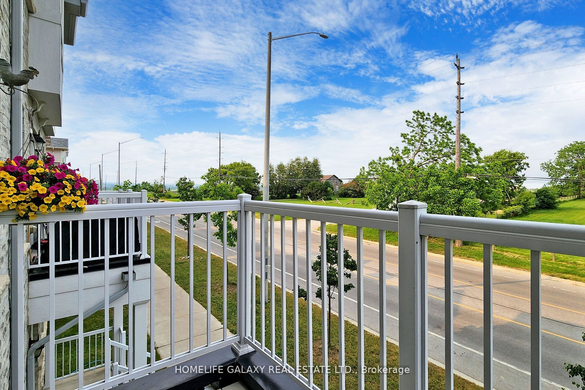 856 Audley Road N