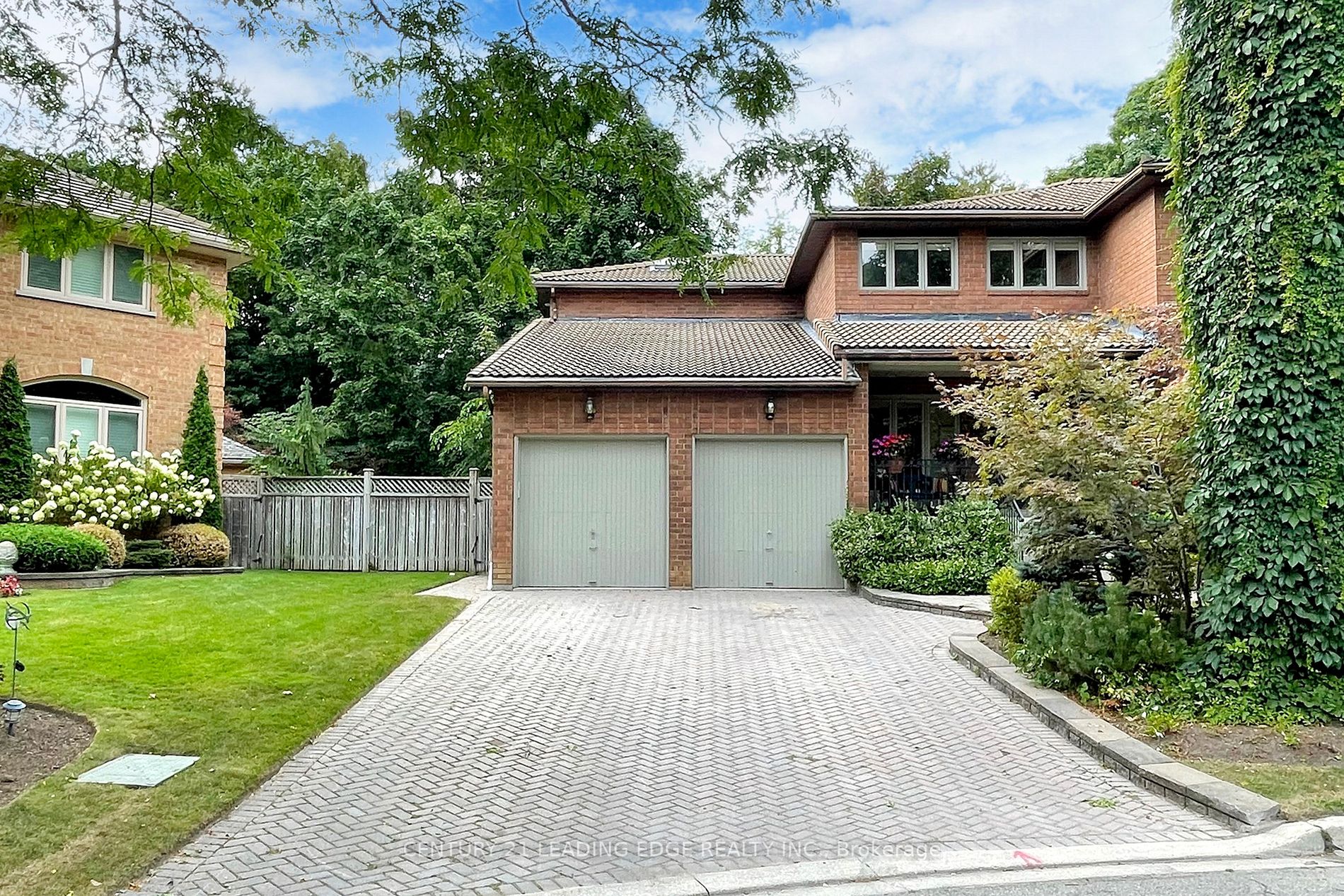 12 Stornoway Crt