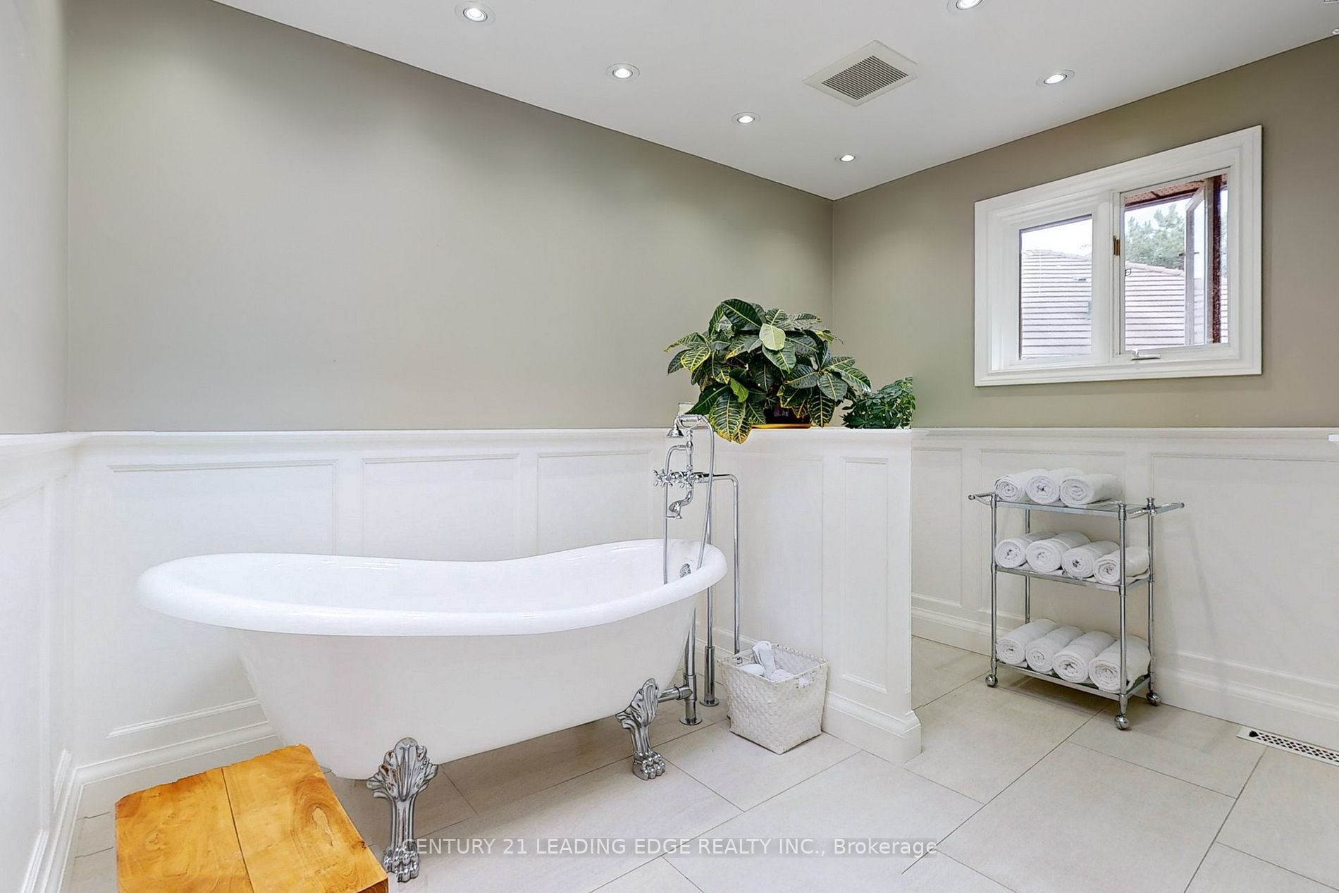 12 Stornoway Crt