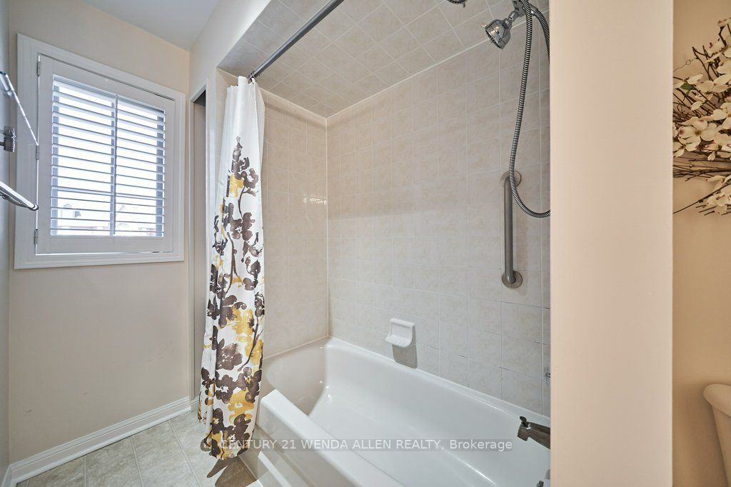 27 Bonathon Cres