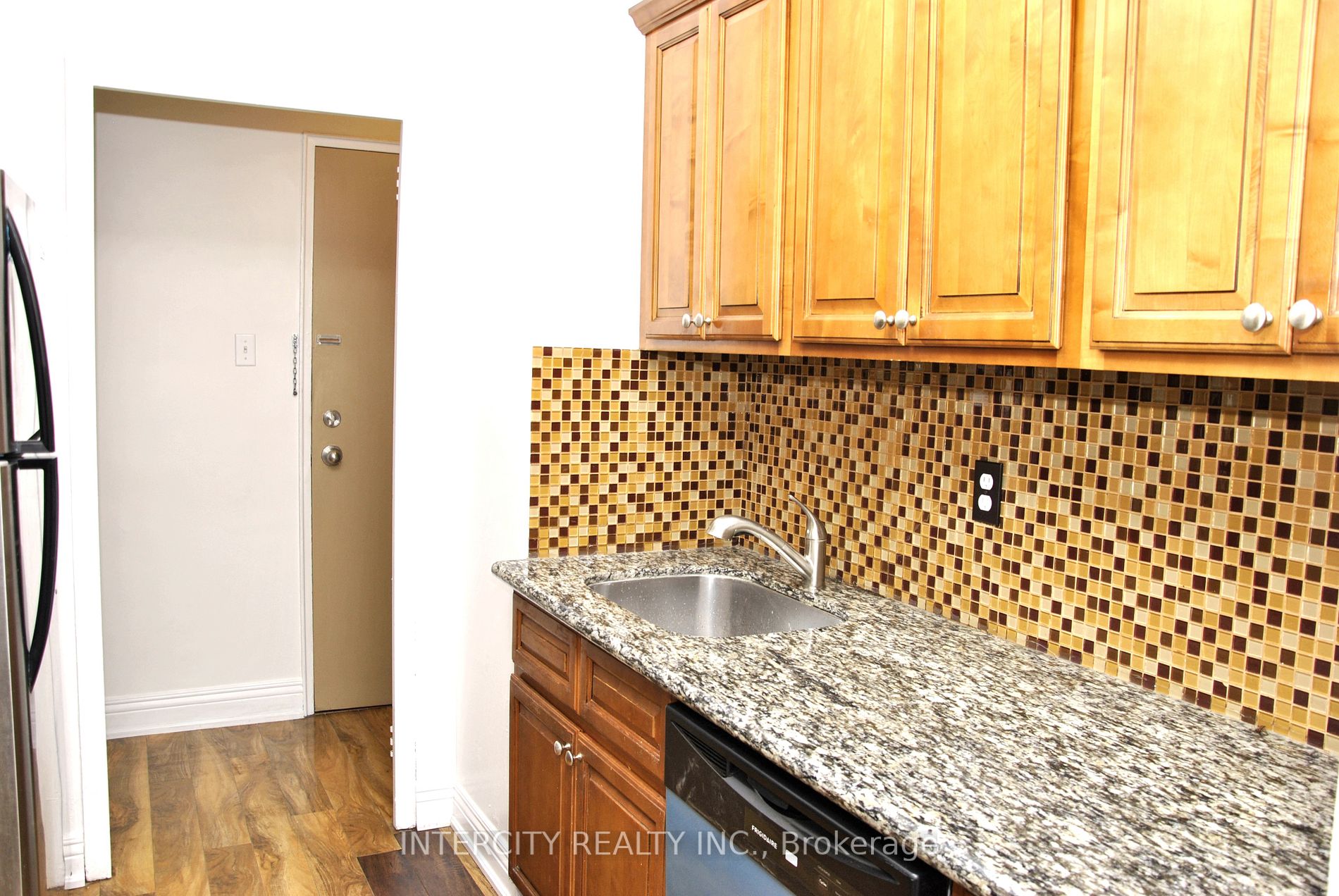 2245 Eglinton Ave E, #505