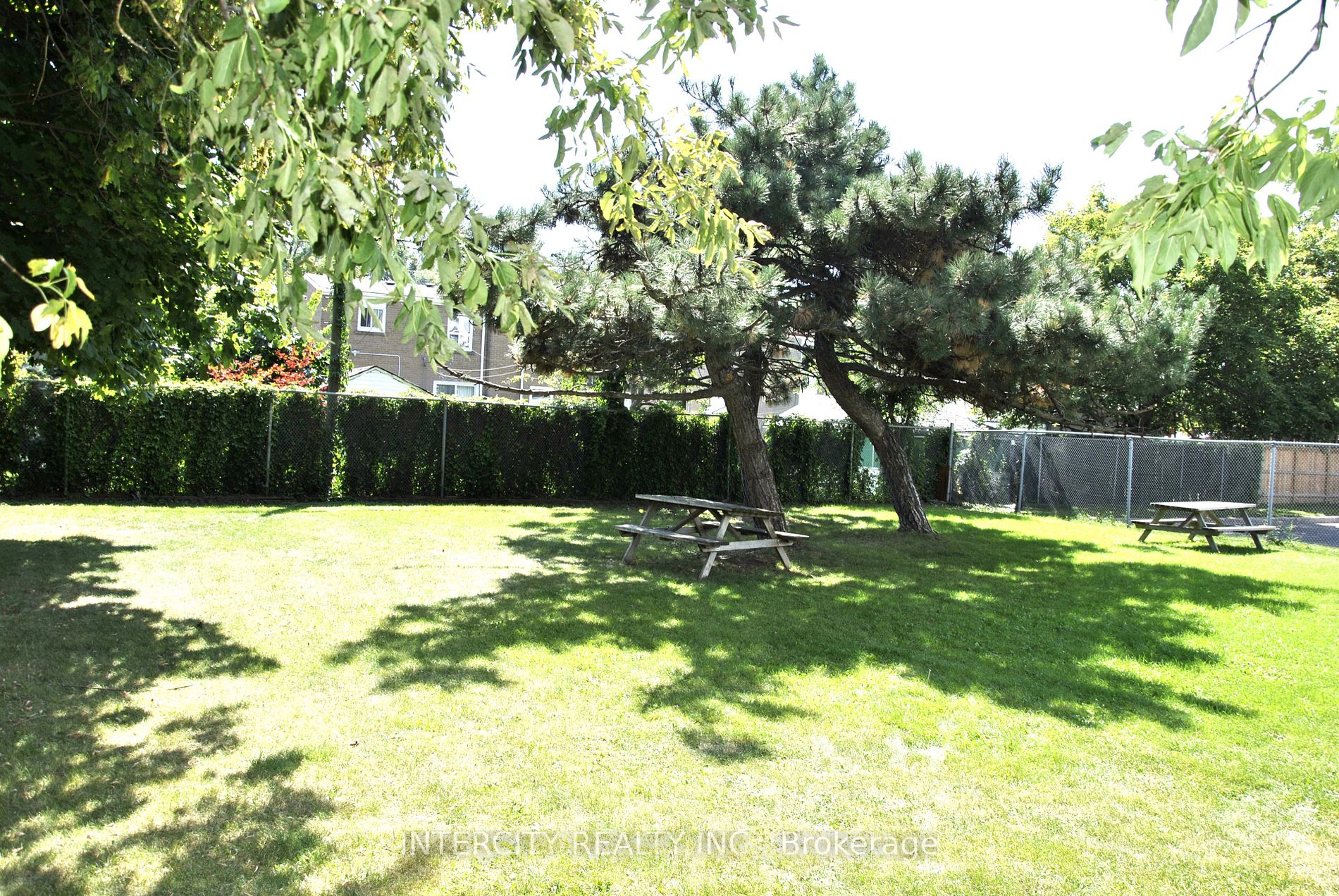 2245 Eglinton Ave E, #505