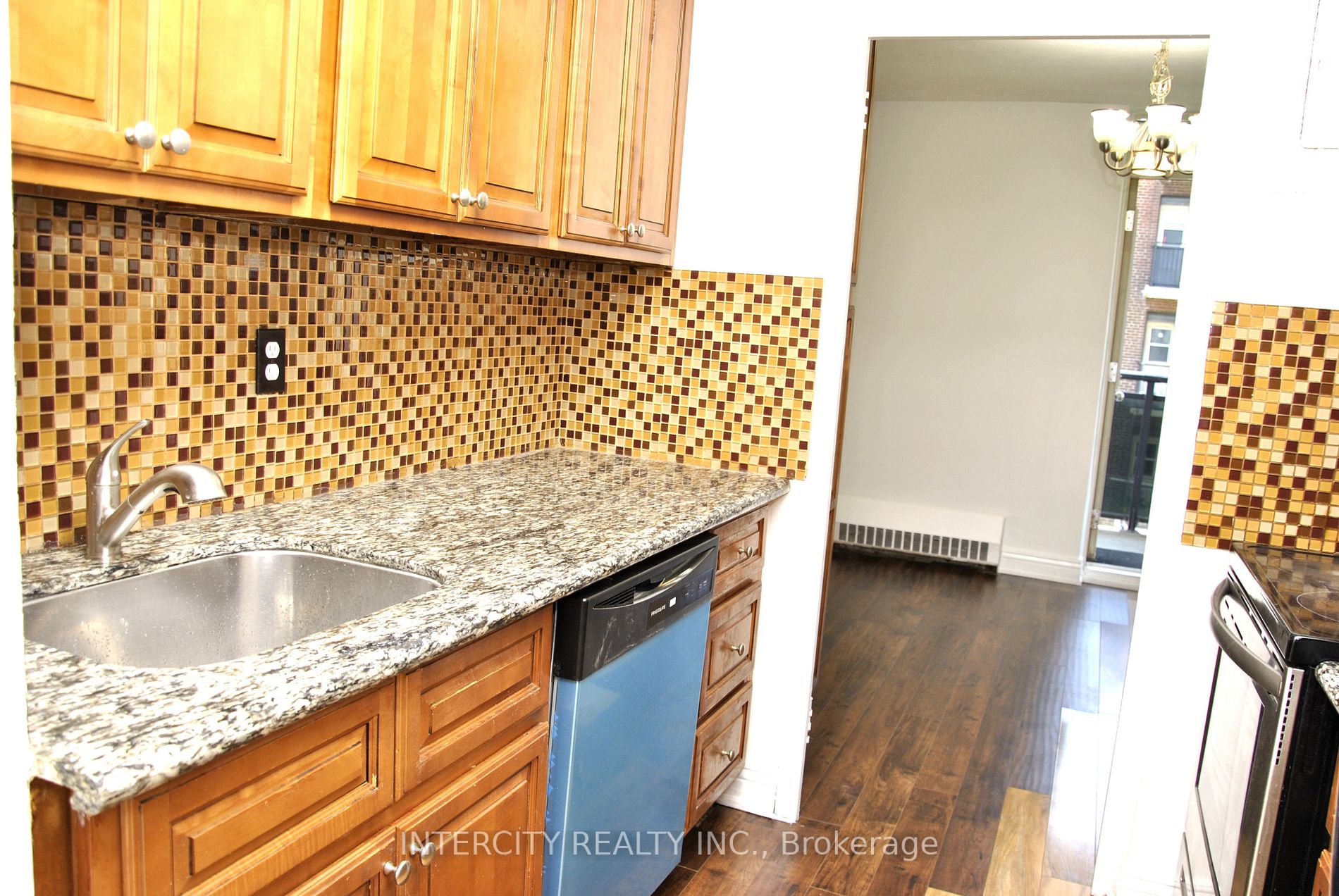 2245 Eglinton Ave E, #505