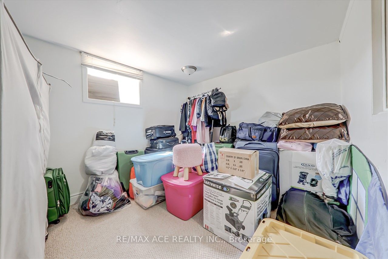1366 Warden Ave
