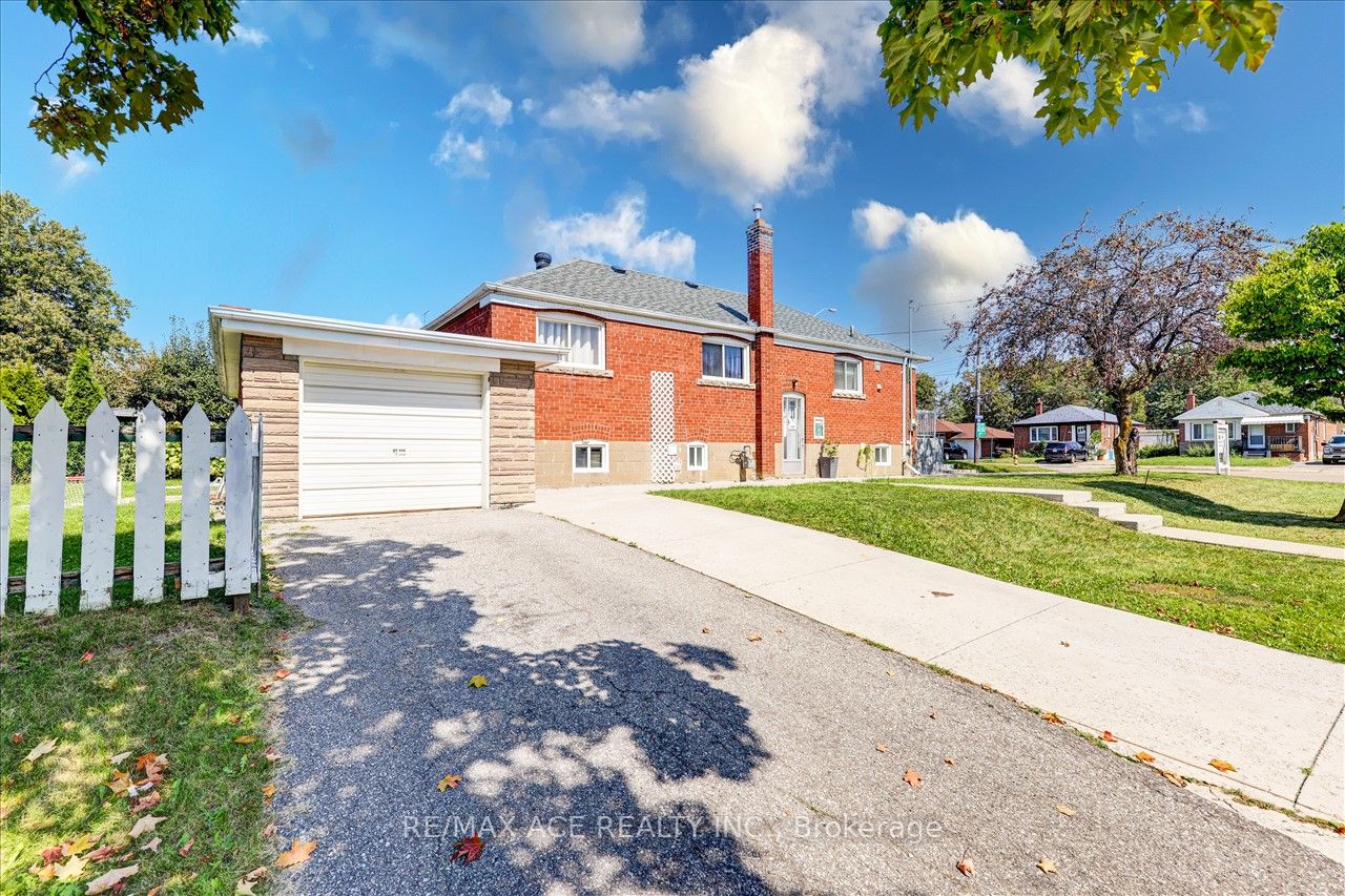 1366 Warden Ave