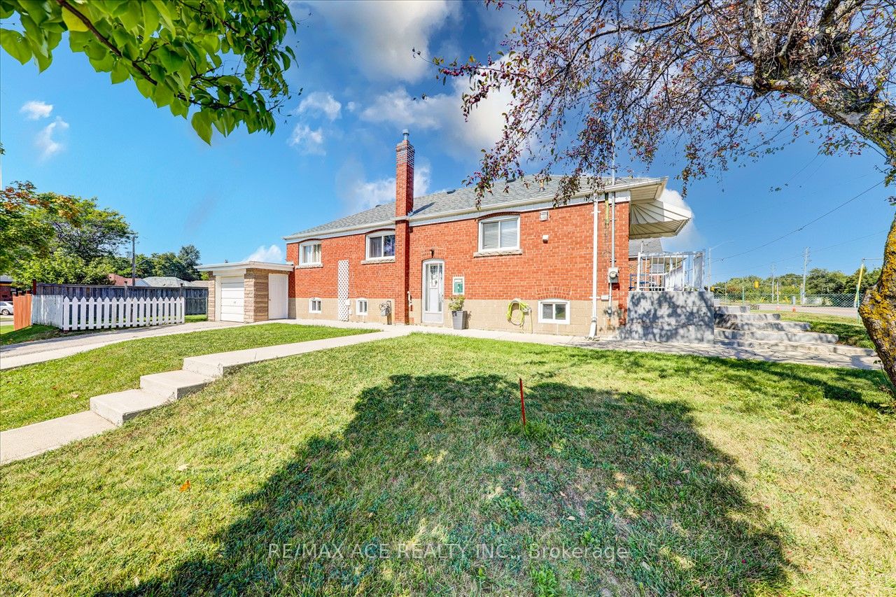 1366 Warden Ave