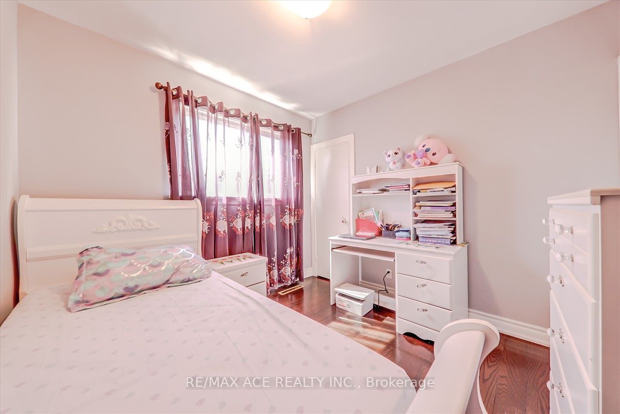 1366 Warden Ave