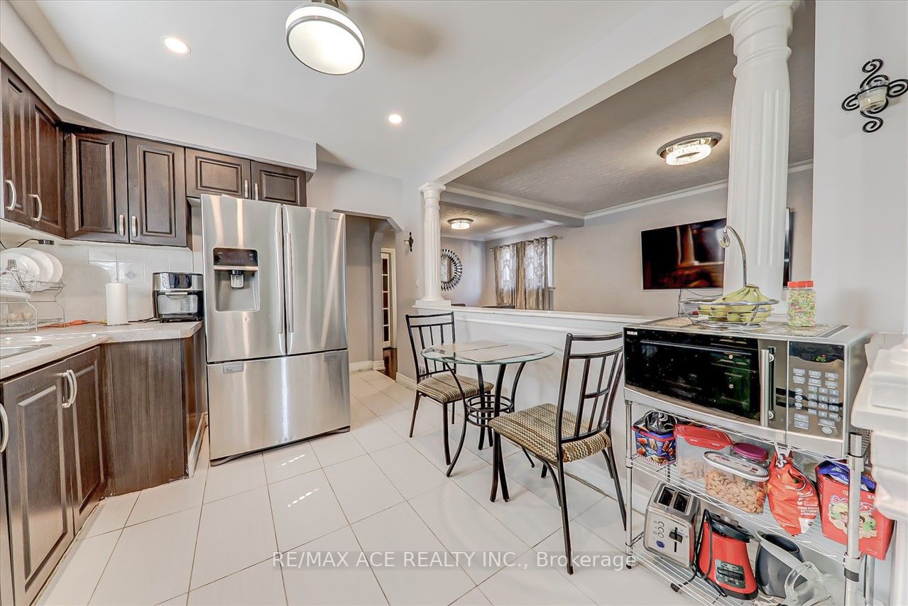 1366 Warden Ave