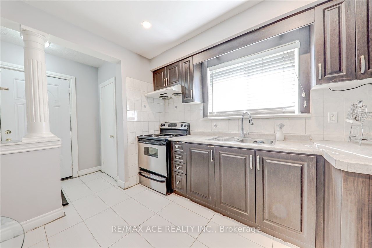 1366 Warden Ave