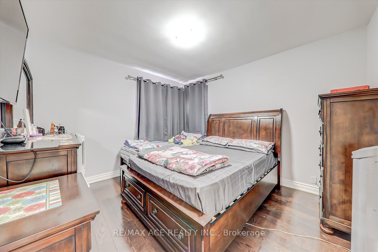 1366 Warden Ave
