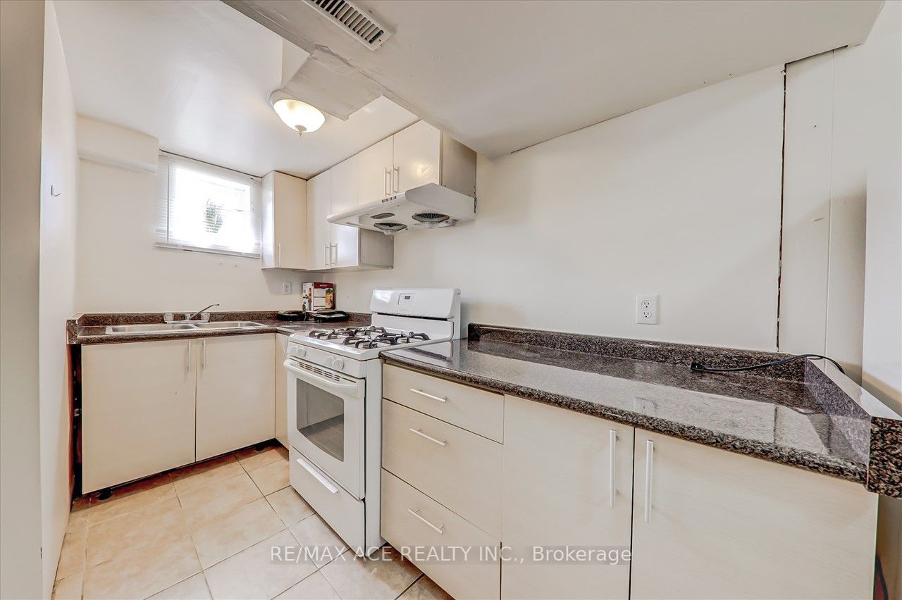 1366 Warden Ave