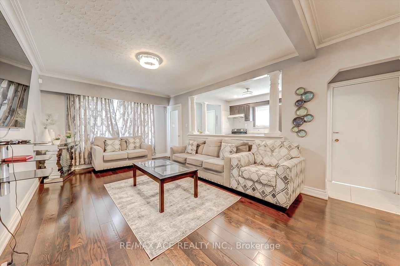 1366 Warden Ave