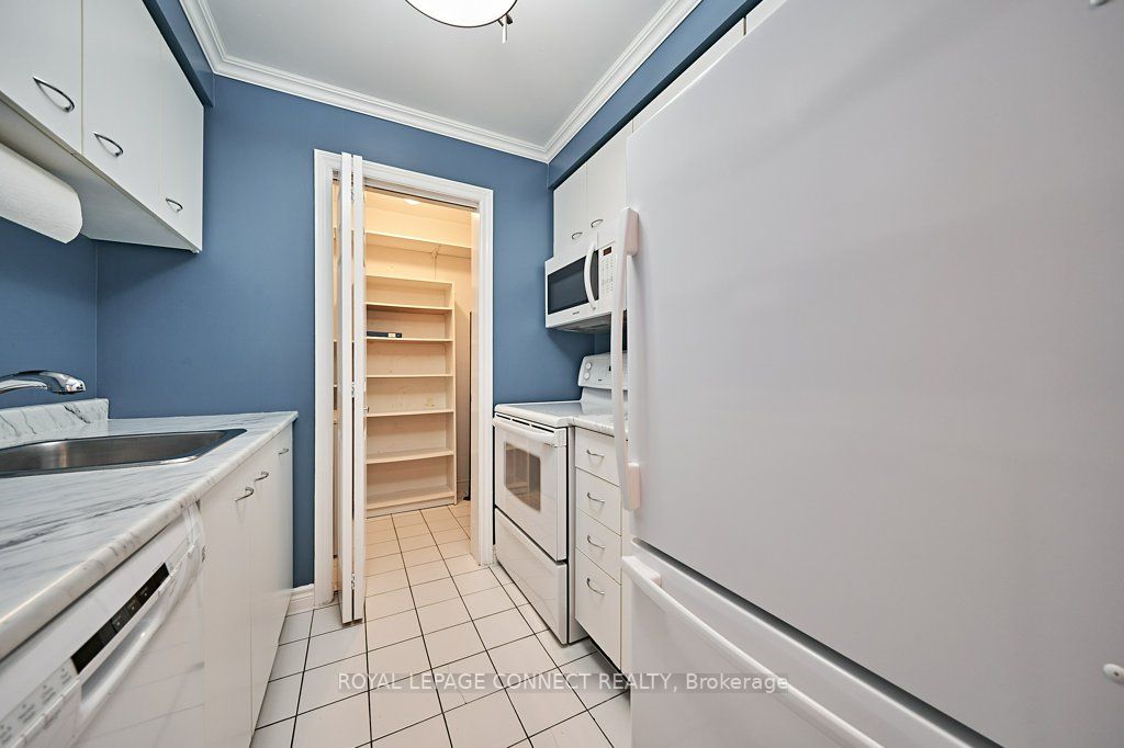 193 Lake Driveway W, #414