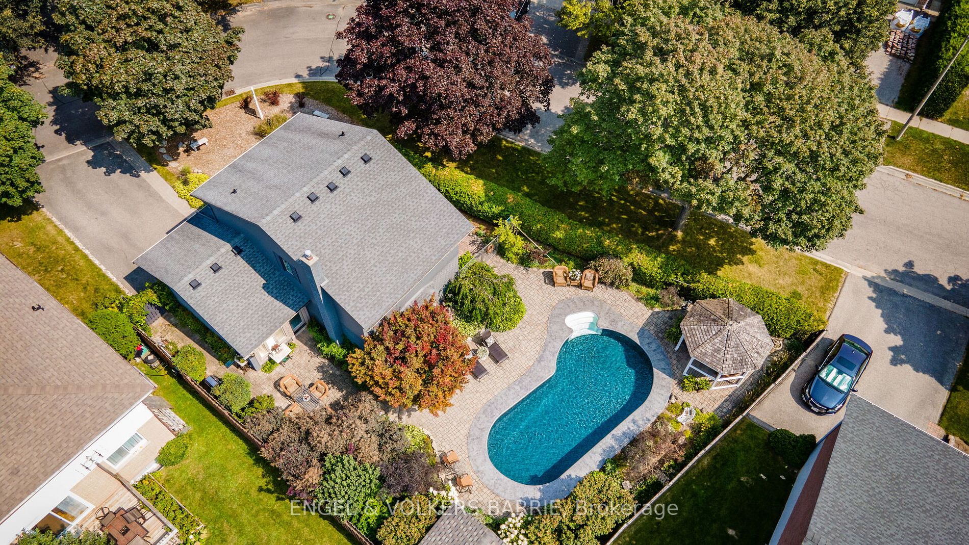 460 Paddington Cres