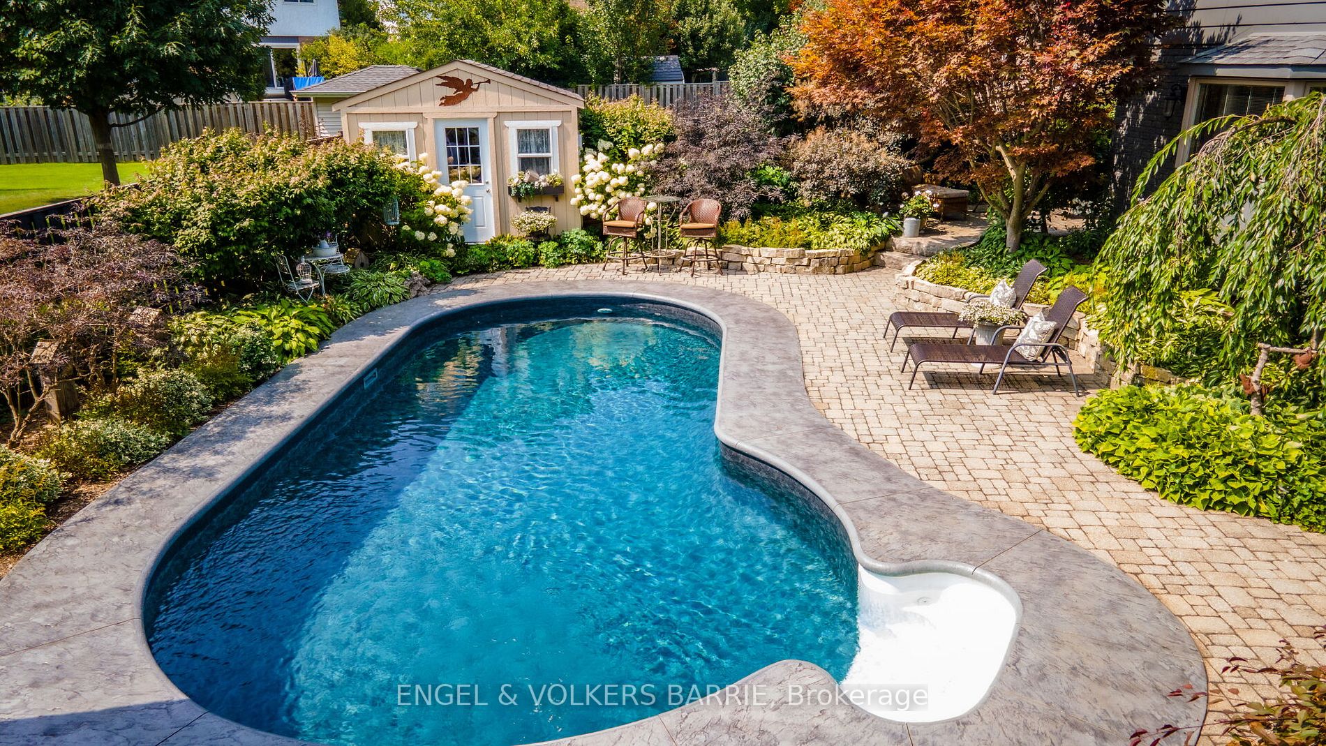 460 Paddington Cres