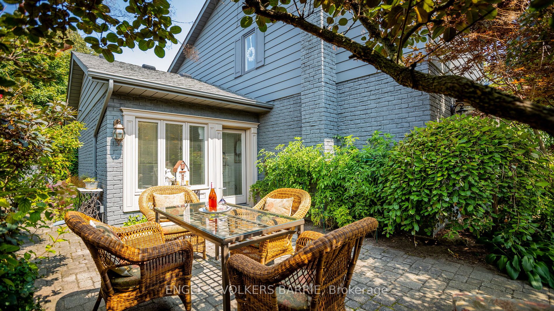 460 Paddington Cres