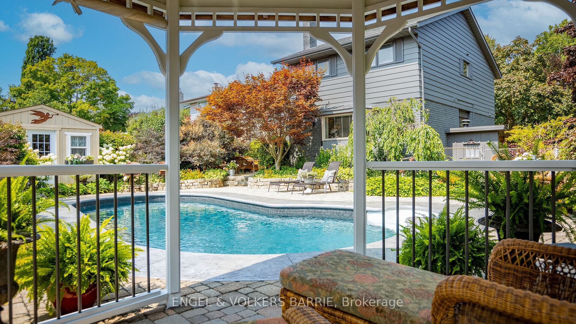 460 Paddington Cres