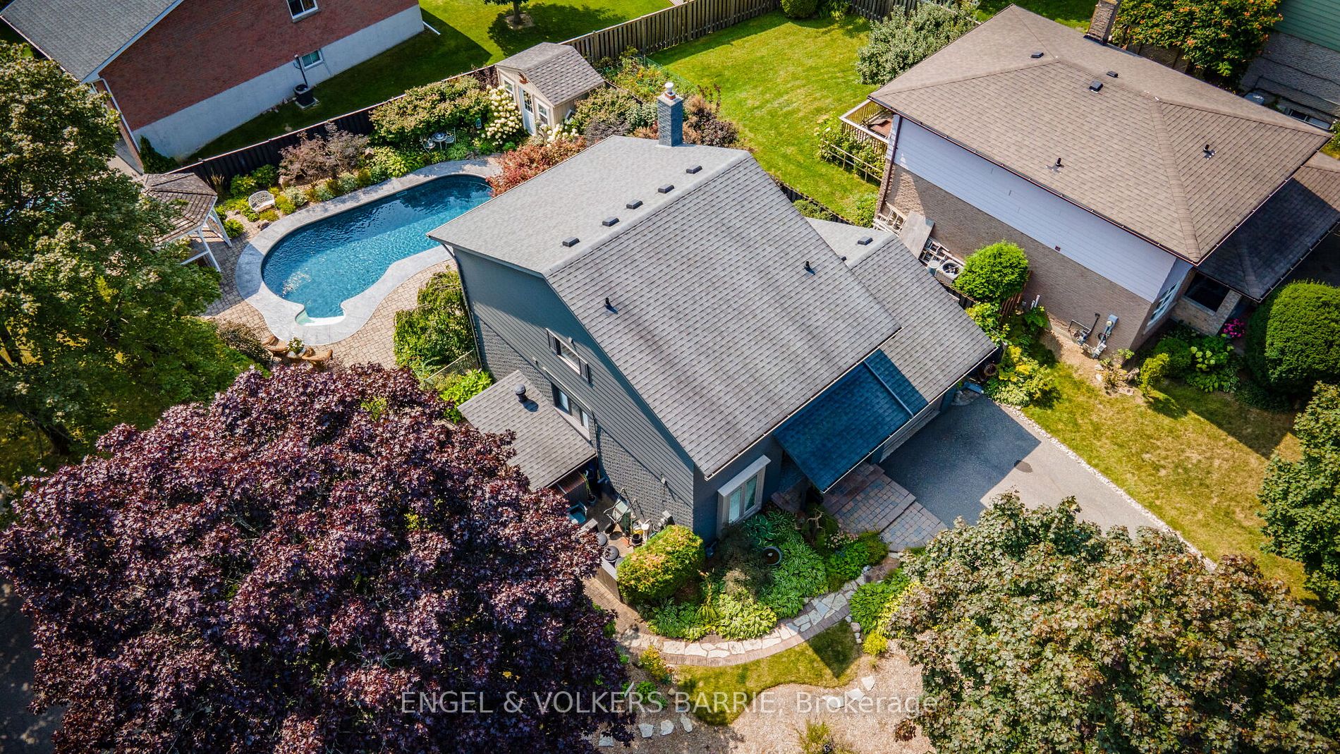 460 Paddington Cres