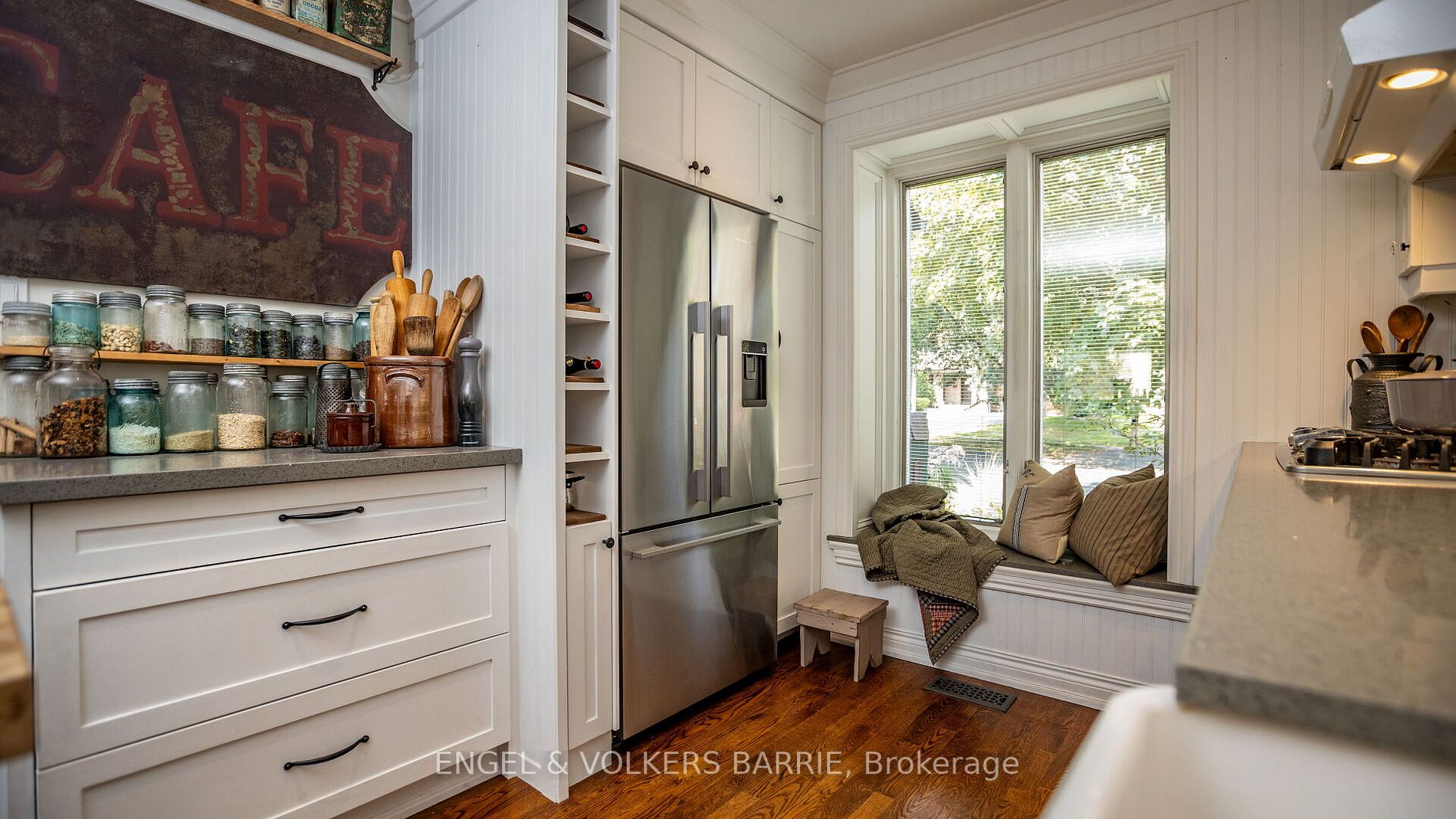 460 Paddington Cres