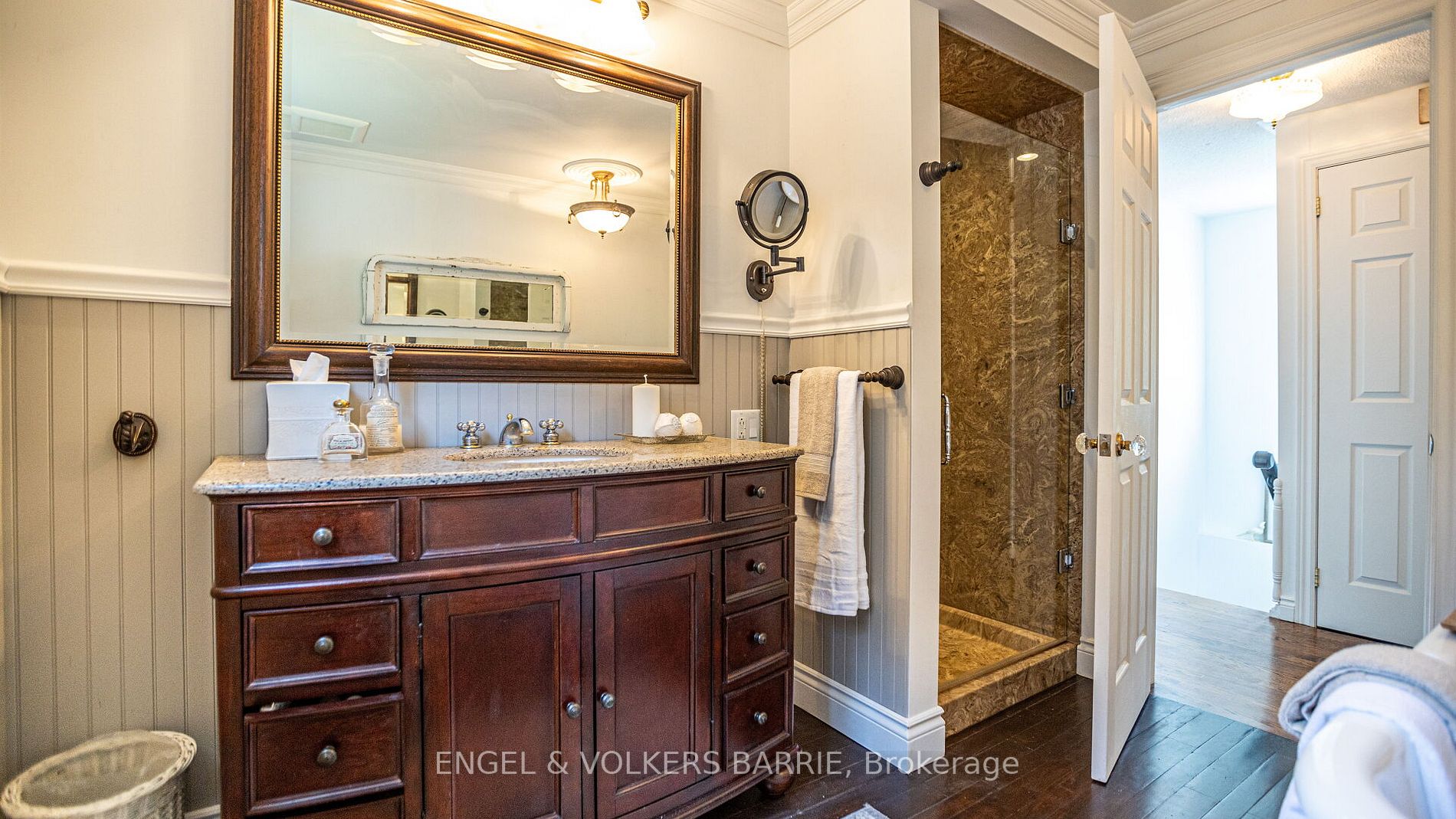 460 Paddington Cres