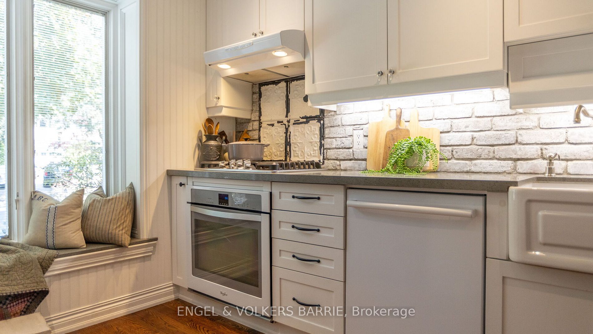 460 Paddington Cres