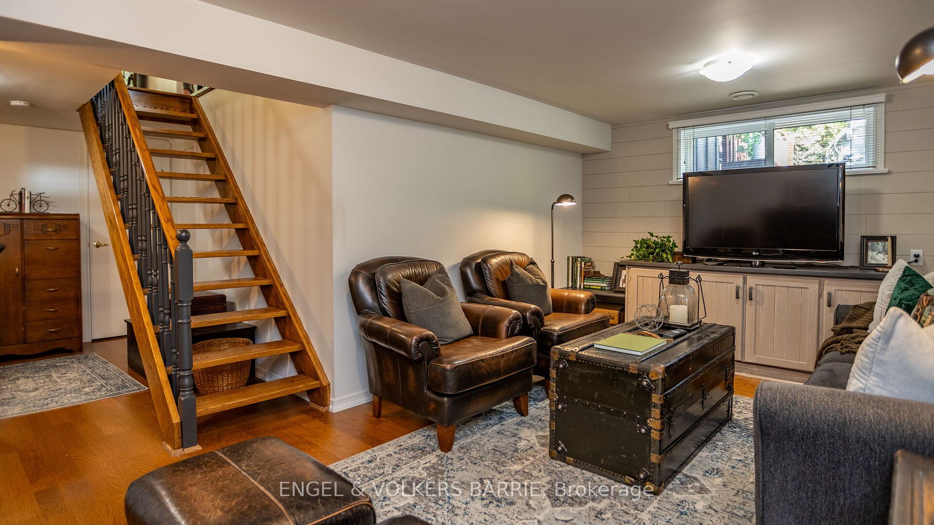 460 Paddington Cres