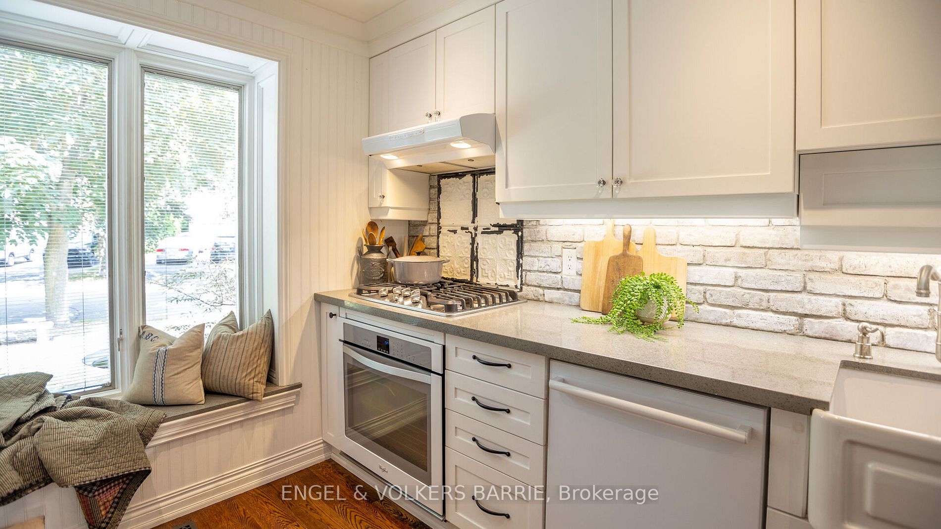 460 Paddington Cres