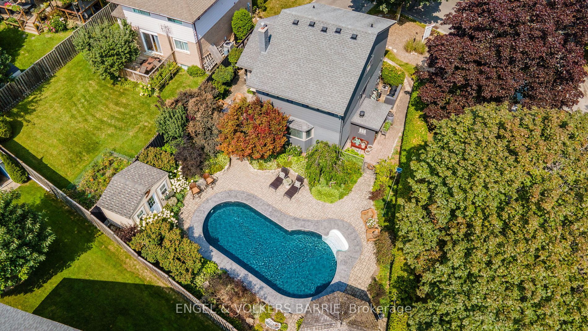 460 Paddington Cres