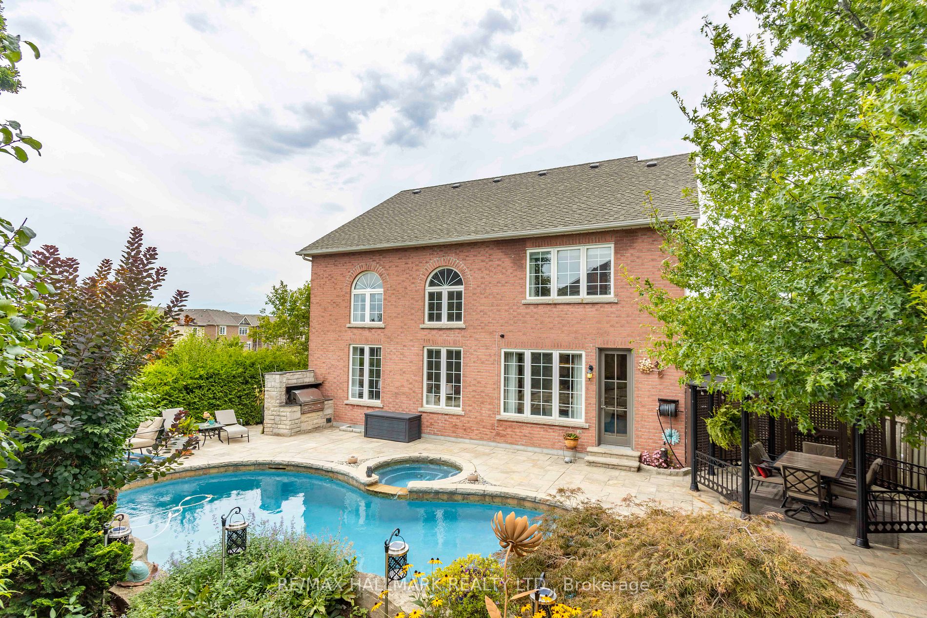 27 Lennon Crt
