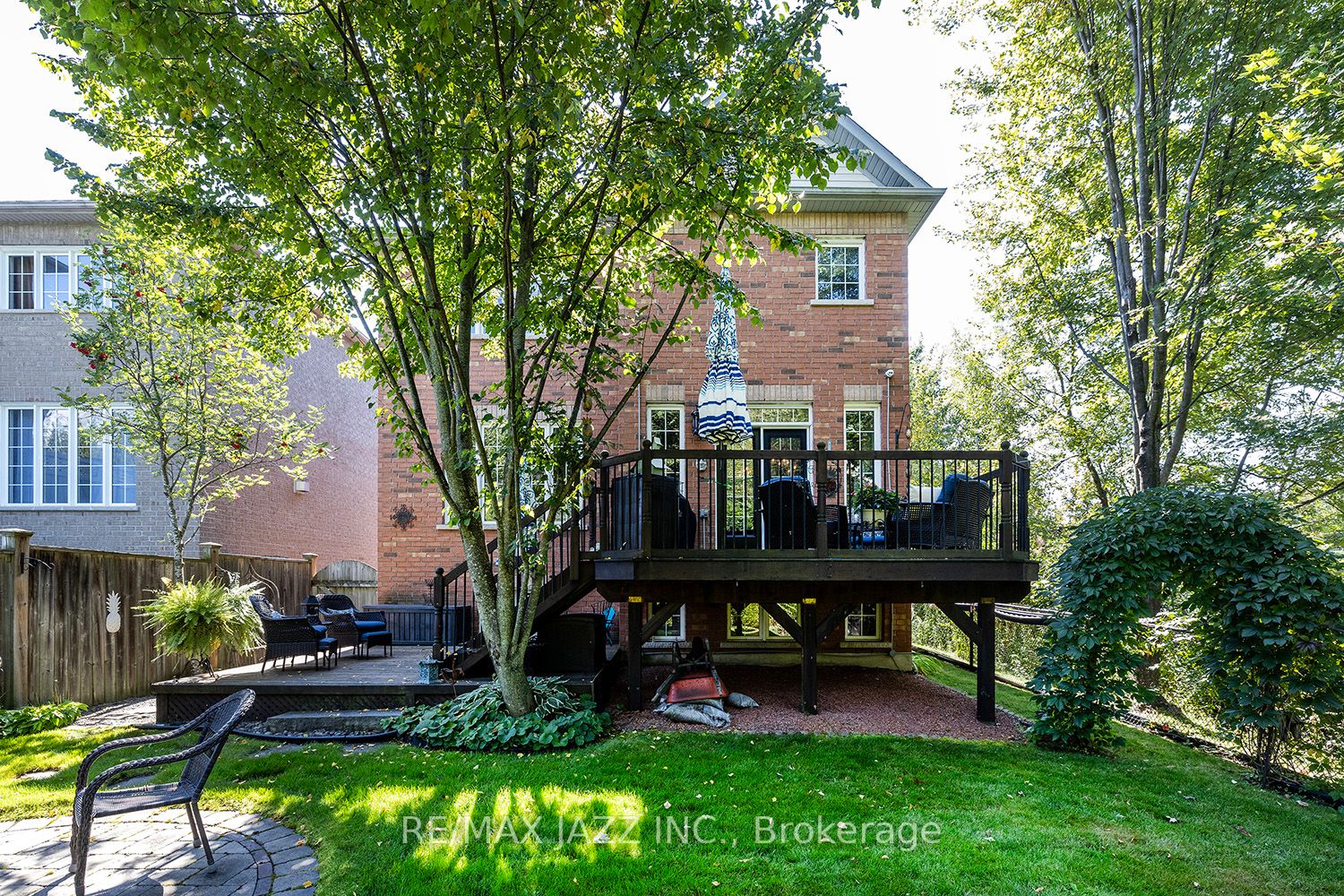 8 Darren Ave