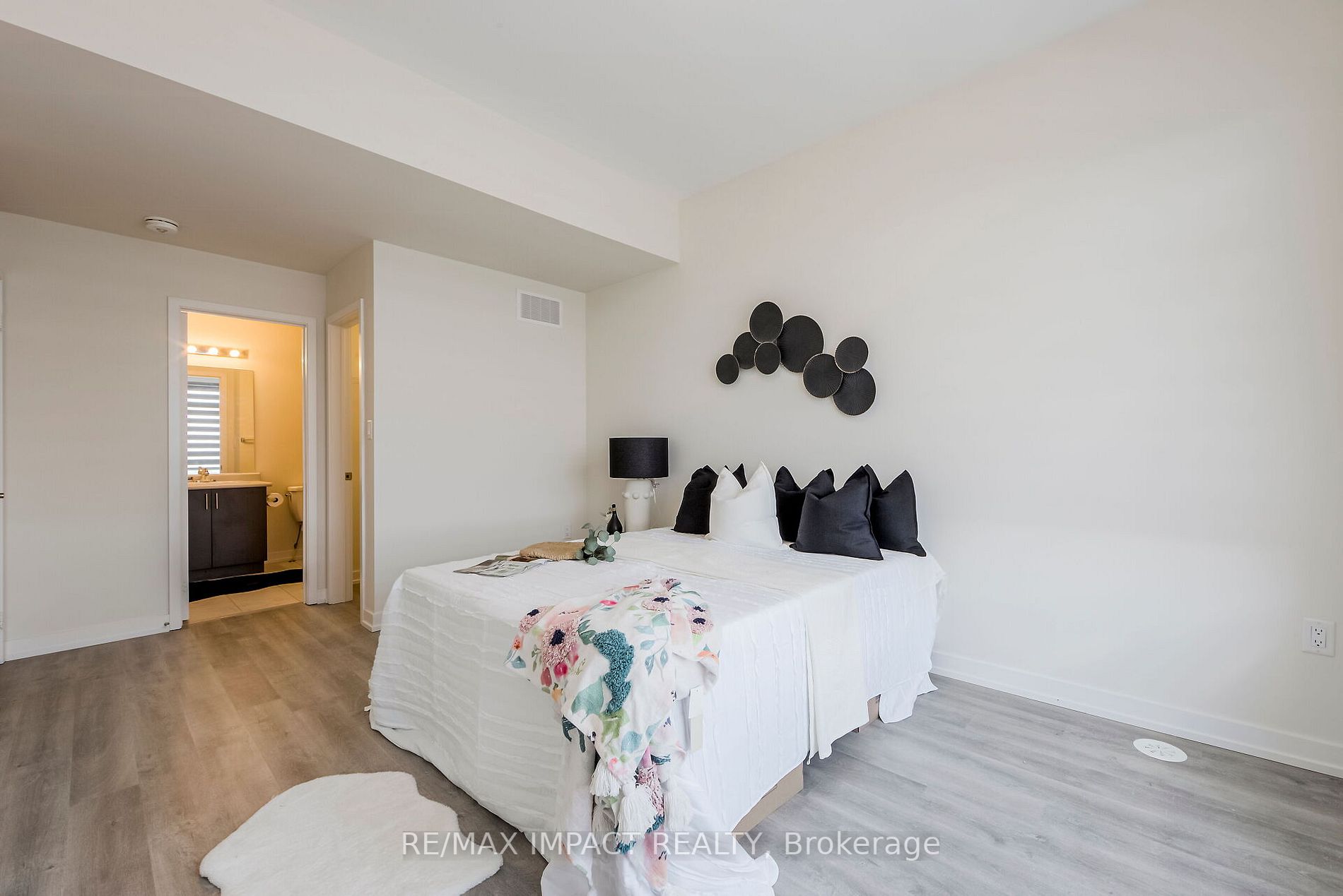 2550 Castlegate Crossing, #401