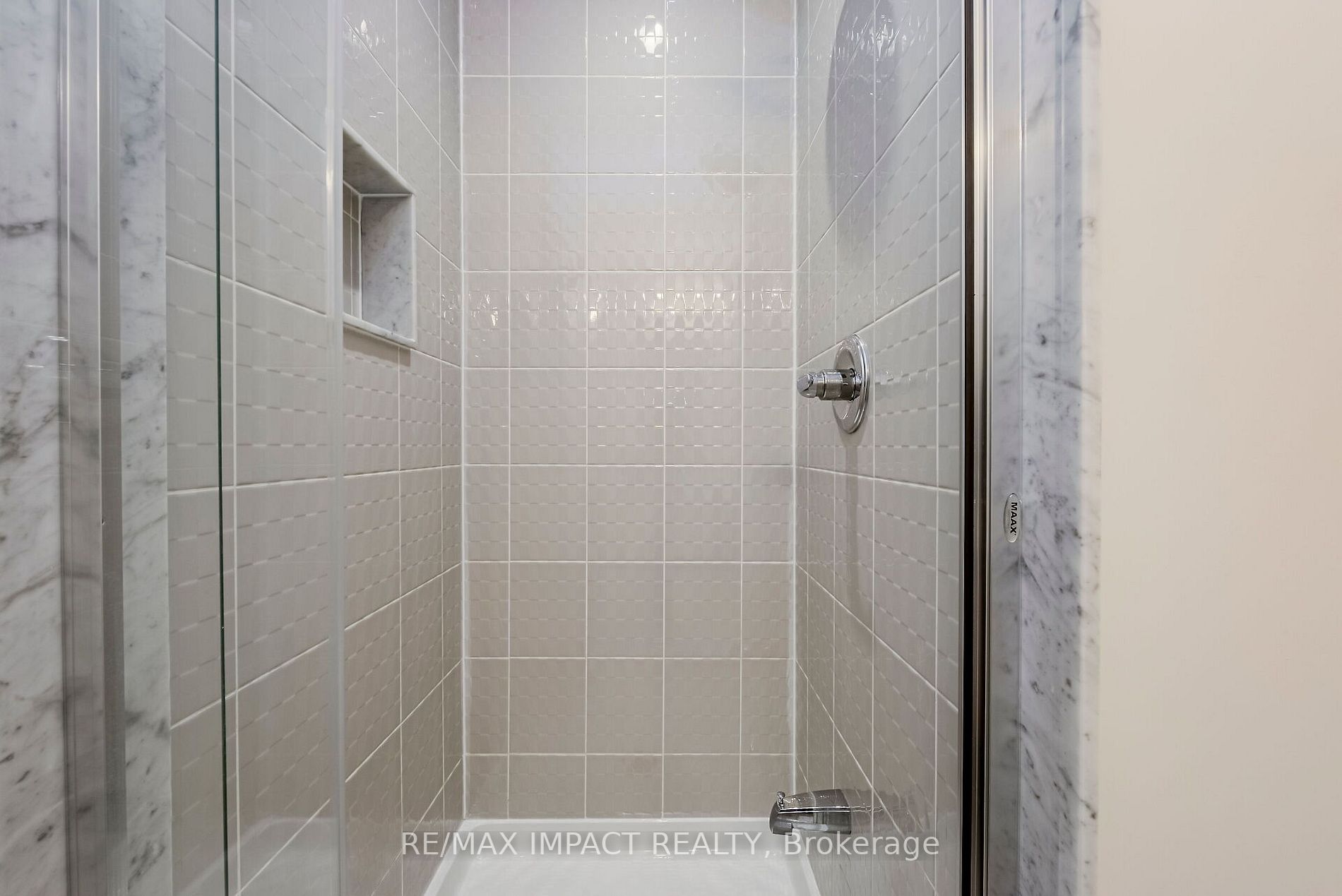 2550 Castlegate Crossing, #401