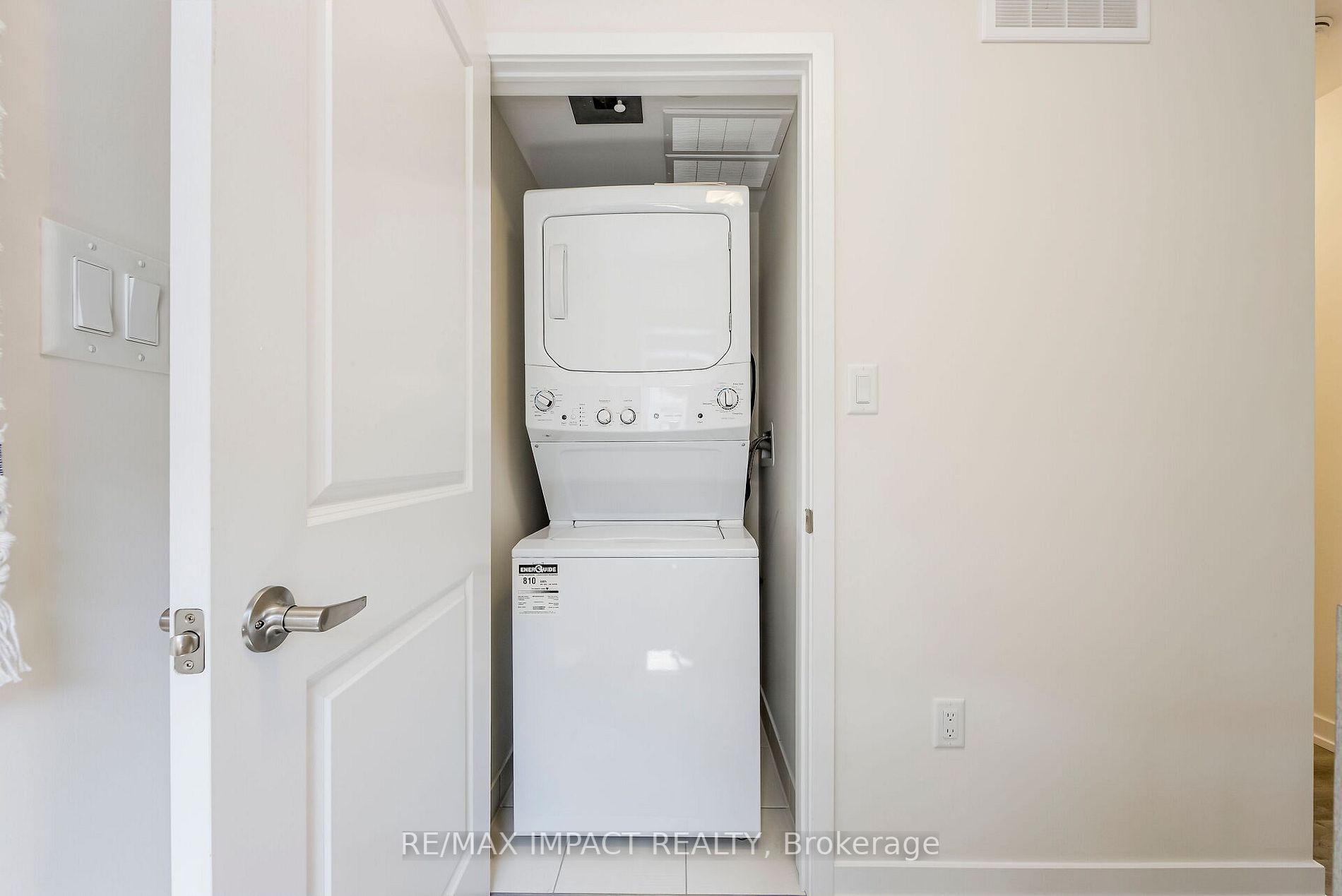 2550 Castlegate Crossing, #401