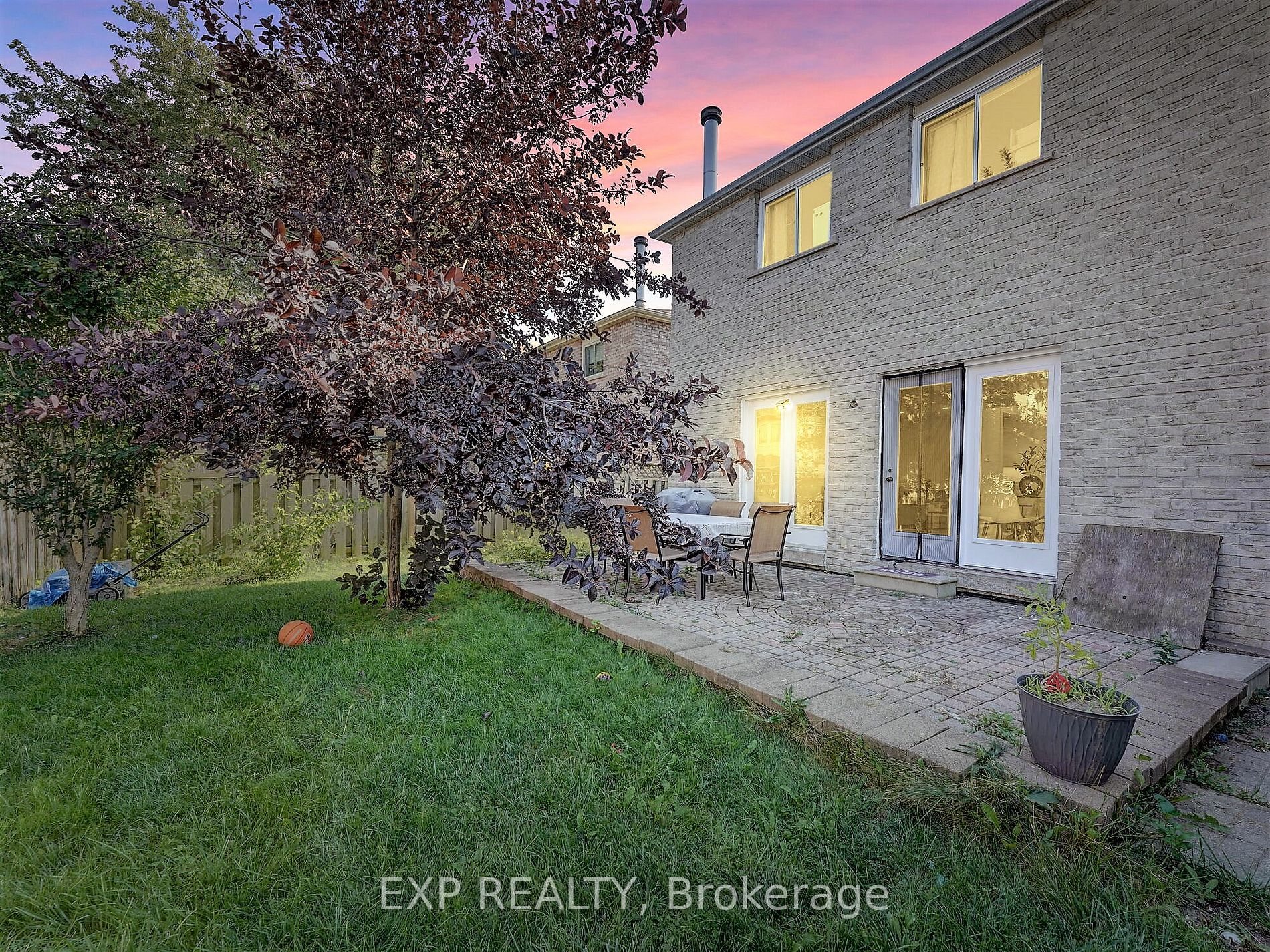 1564 Somergrove Cres