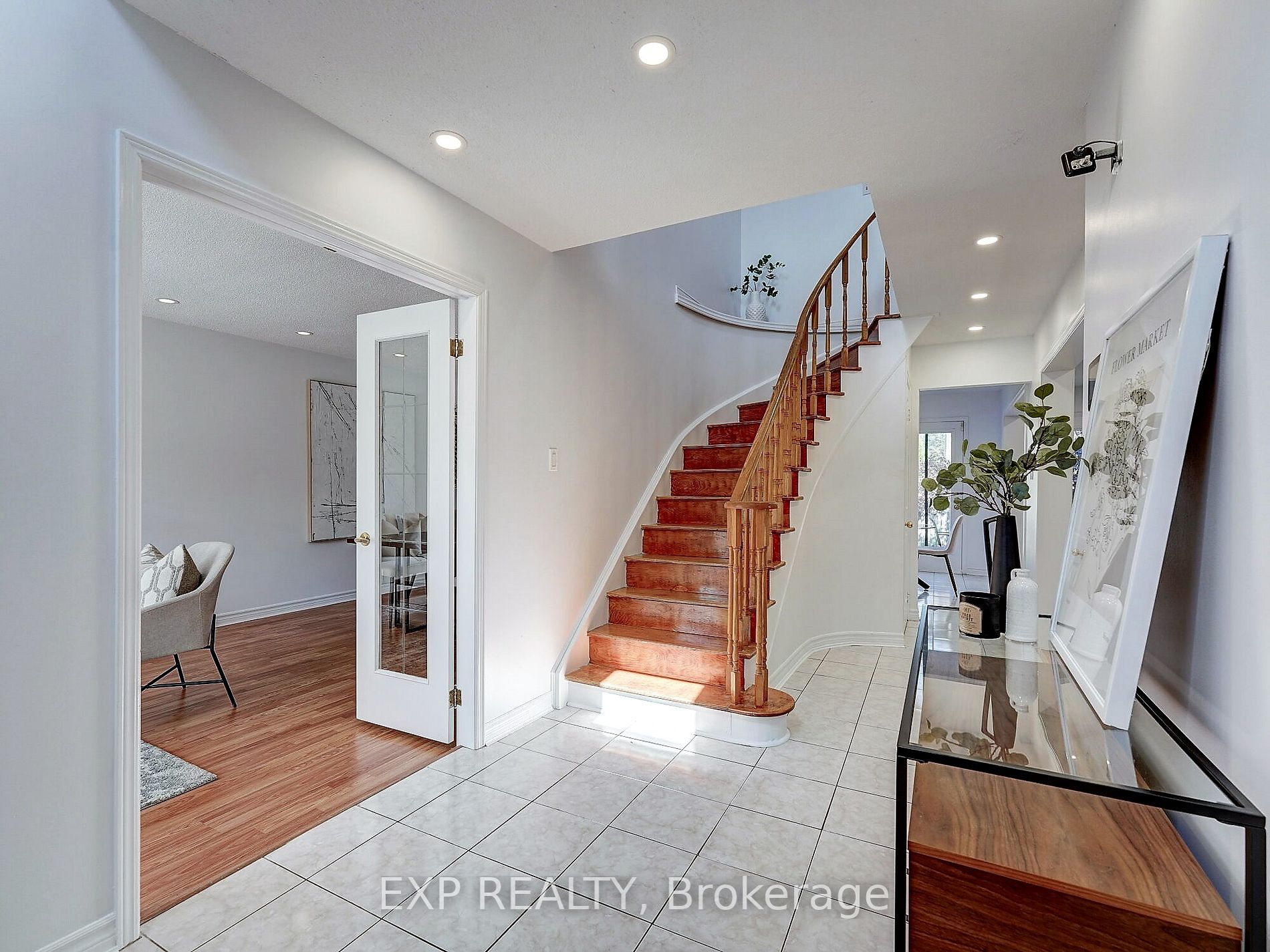 1564 Somergrove Cres