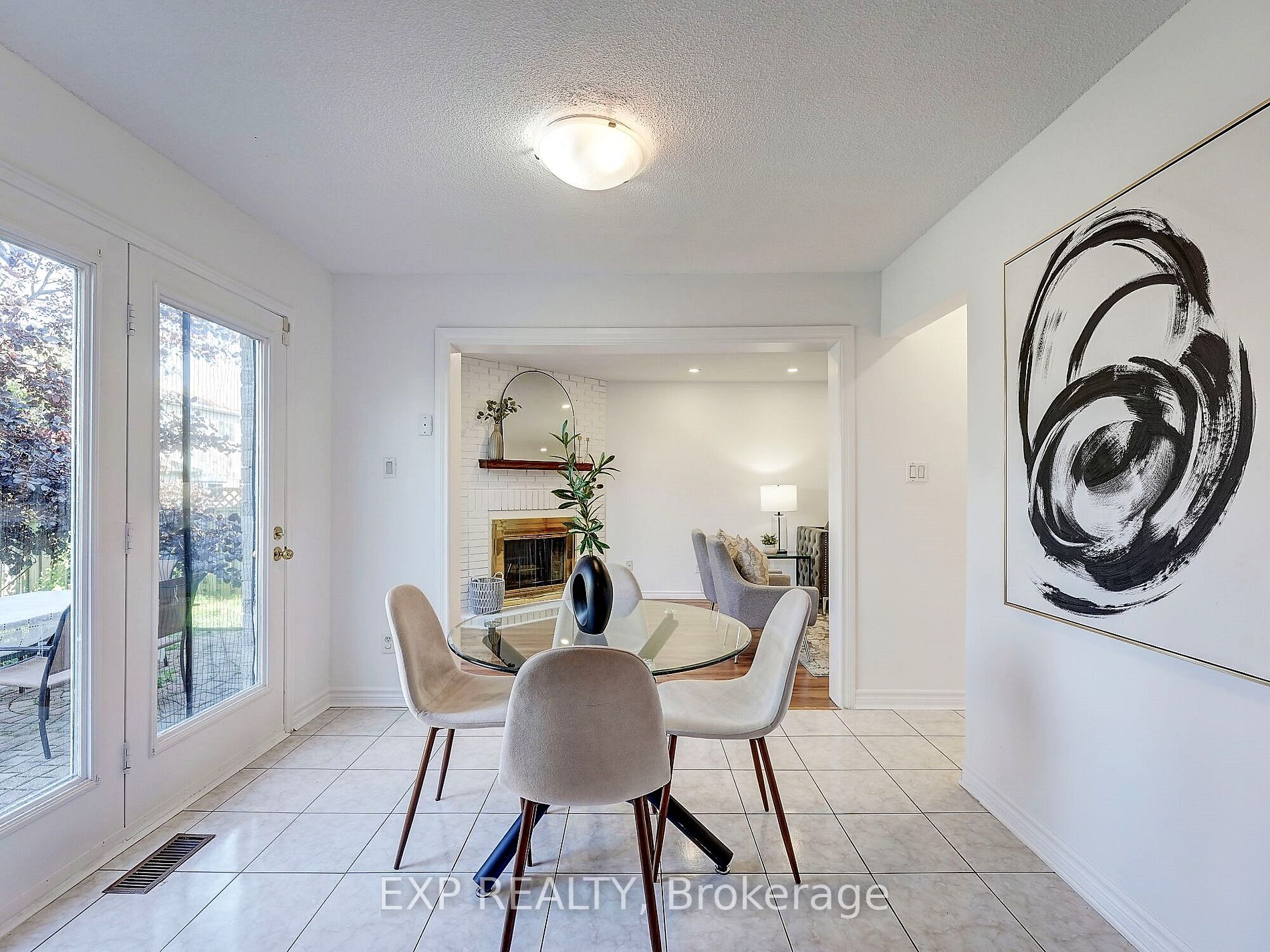 1564 Somergrove Cres