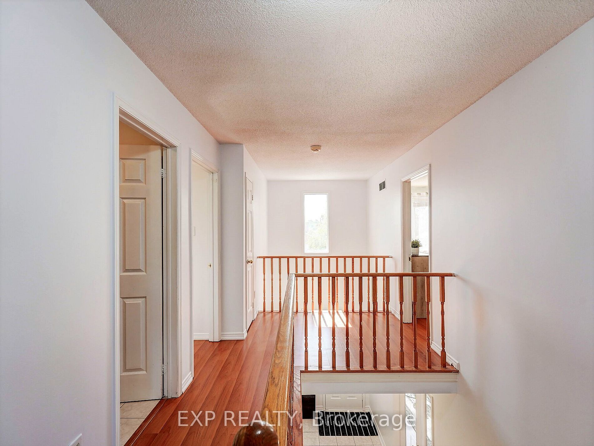 1564 Somergrove Cres
