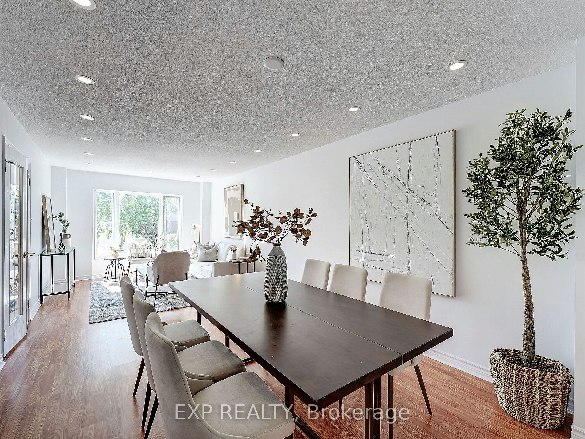 1564 Somergrove Cres
