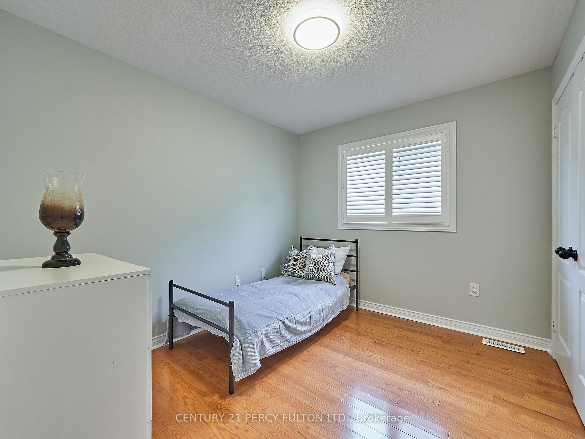 110 Root Cres