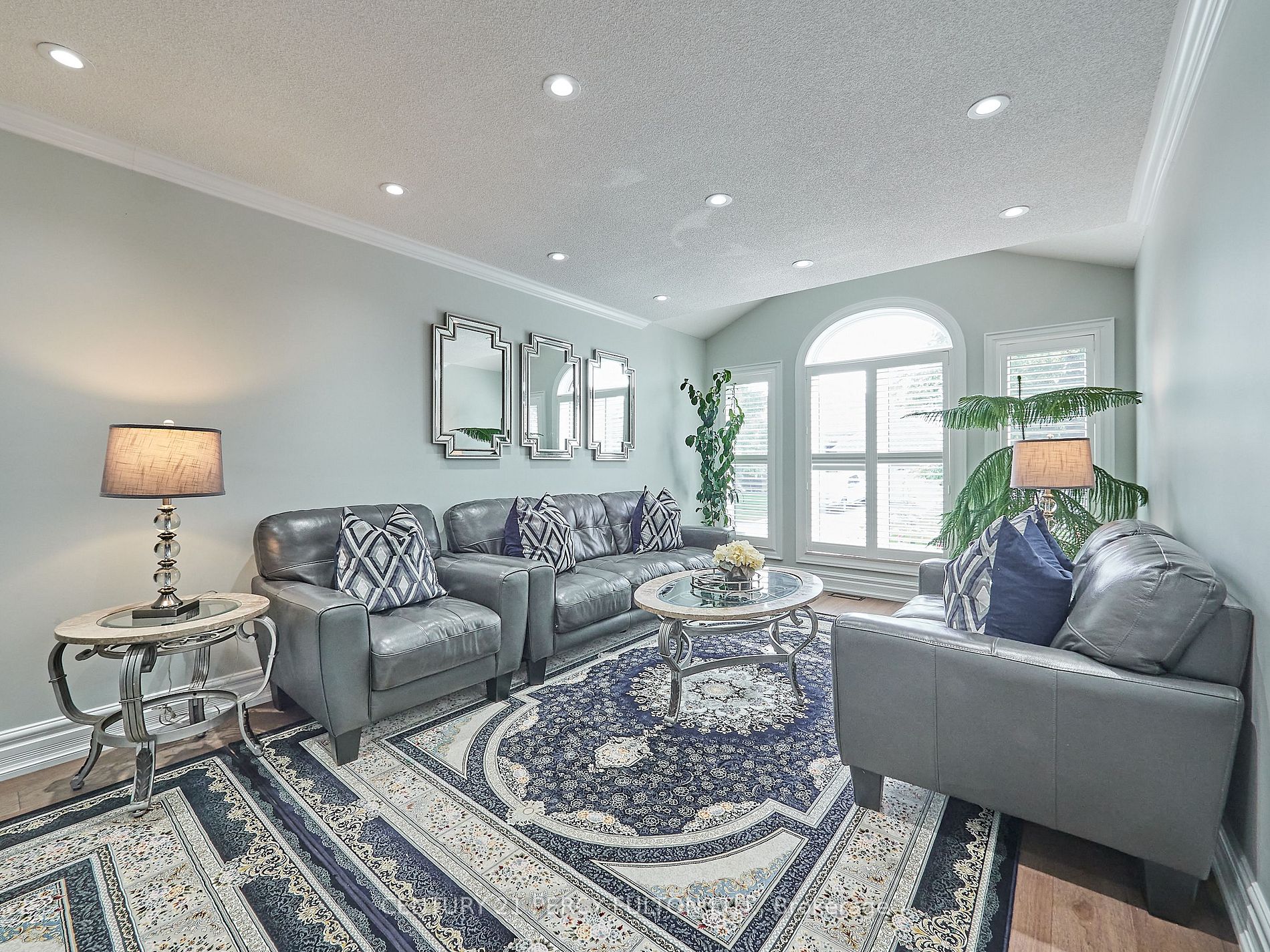 110 Root Cres