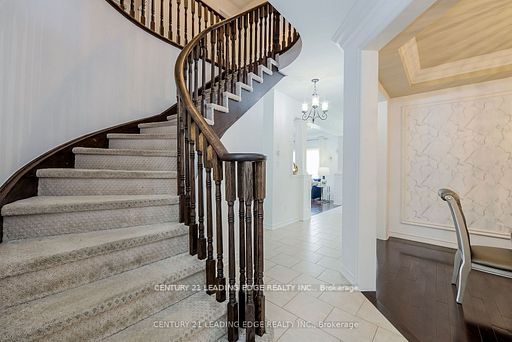 6 North Glen Blvd
