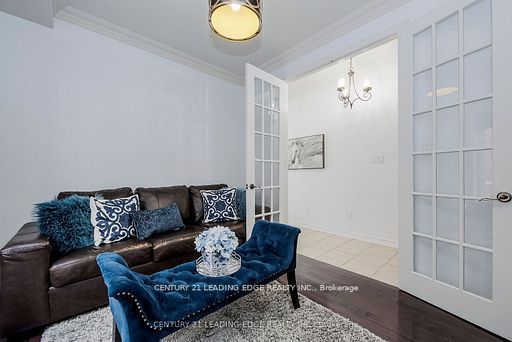 6 North Glen Blvd
