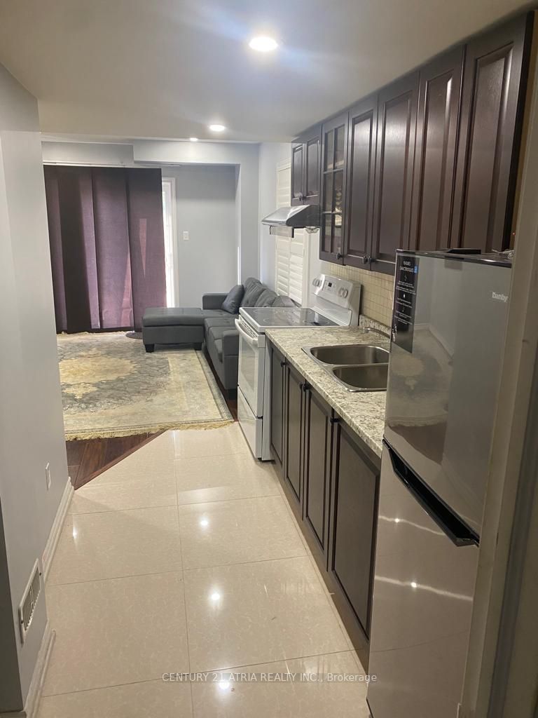 1584 Brandy Crt S