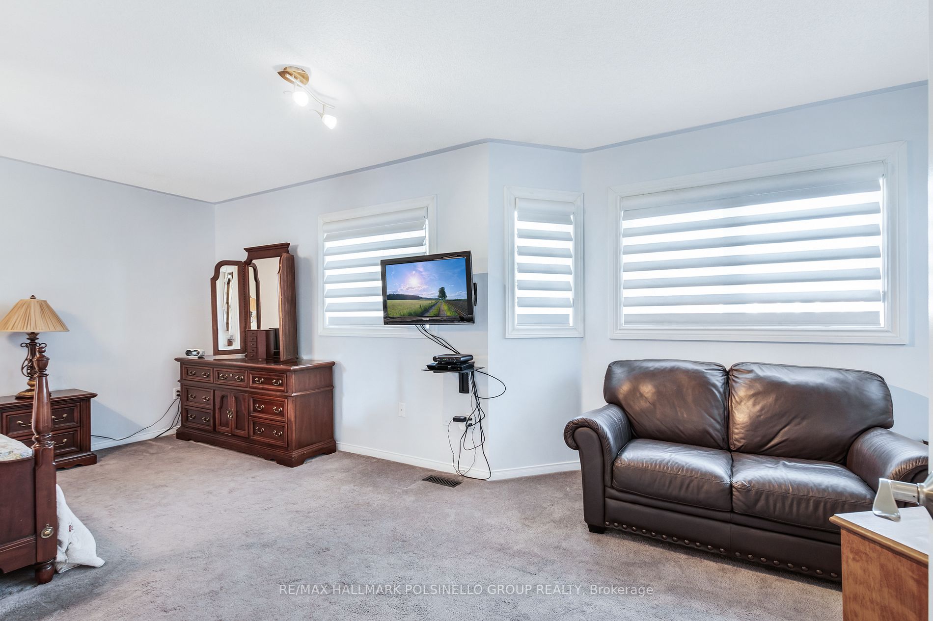 12 Roberts Dr
