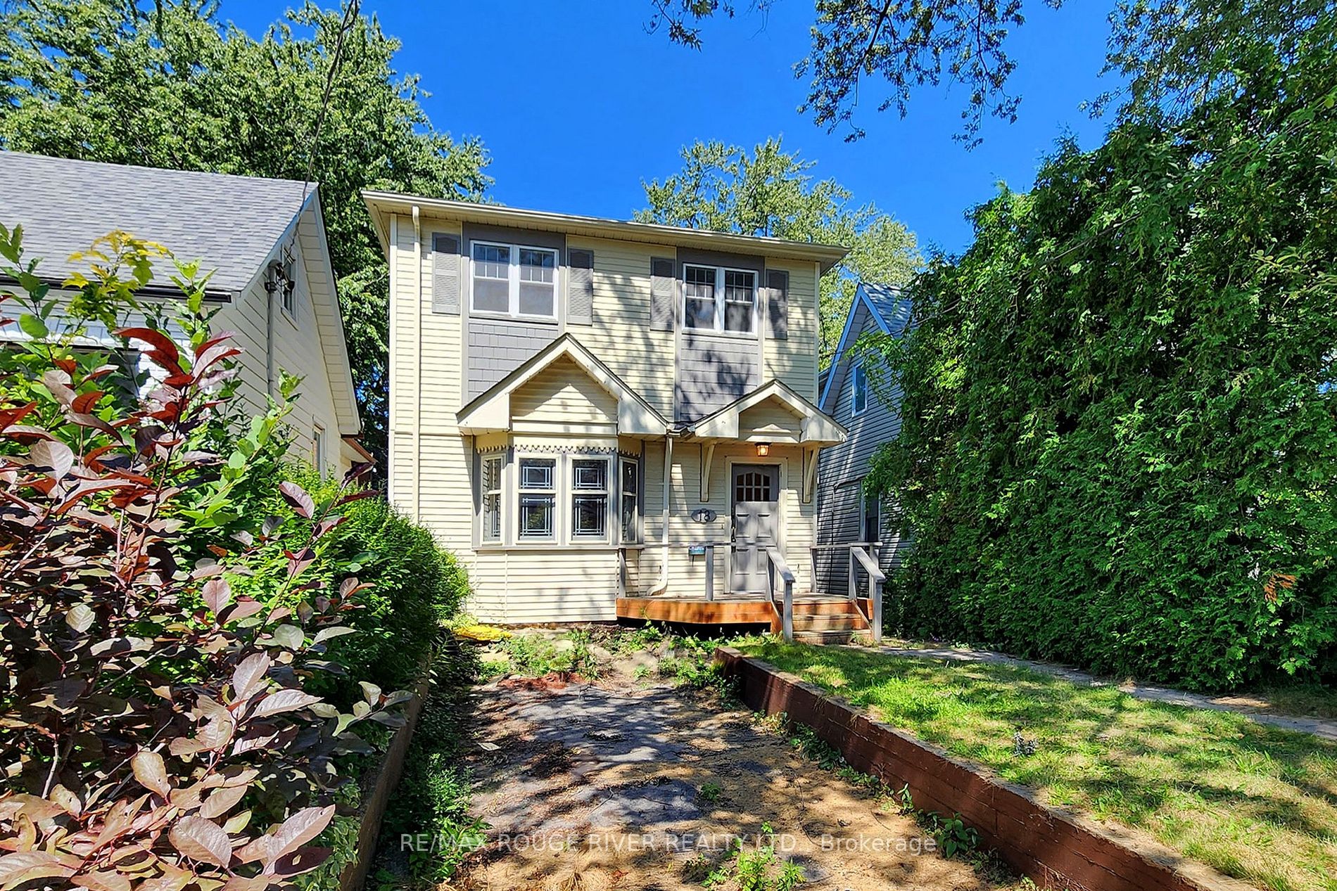18 Pinegrove Ave