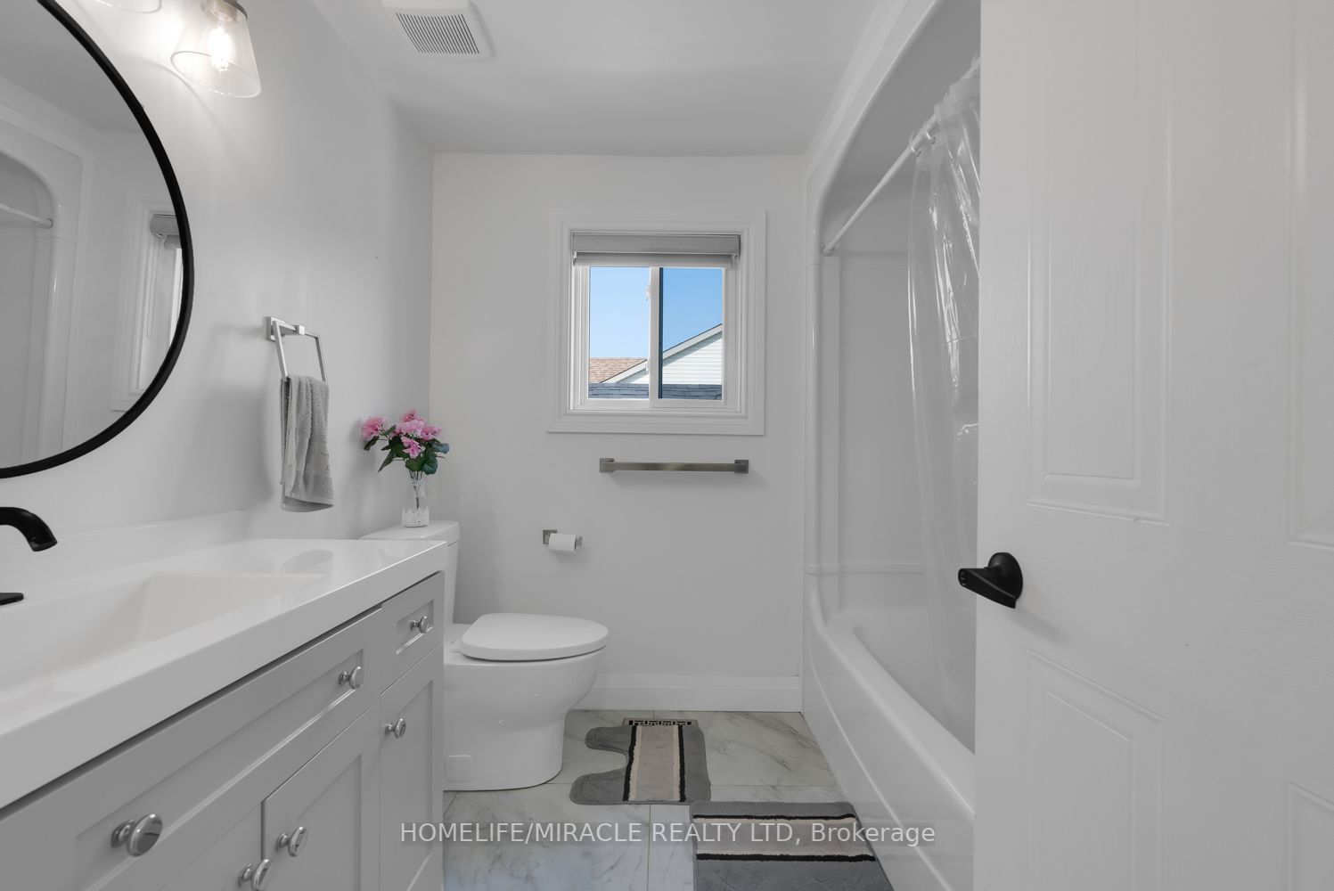 1657 Erindale Cres
