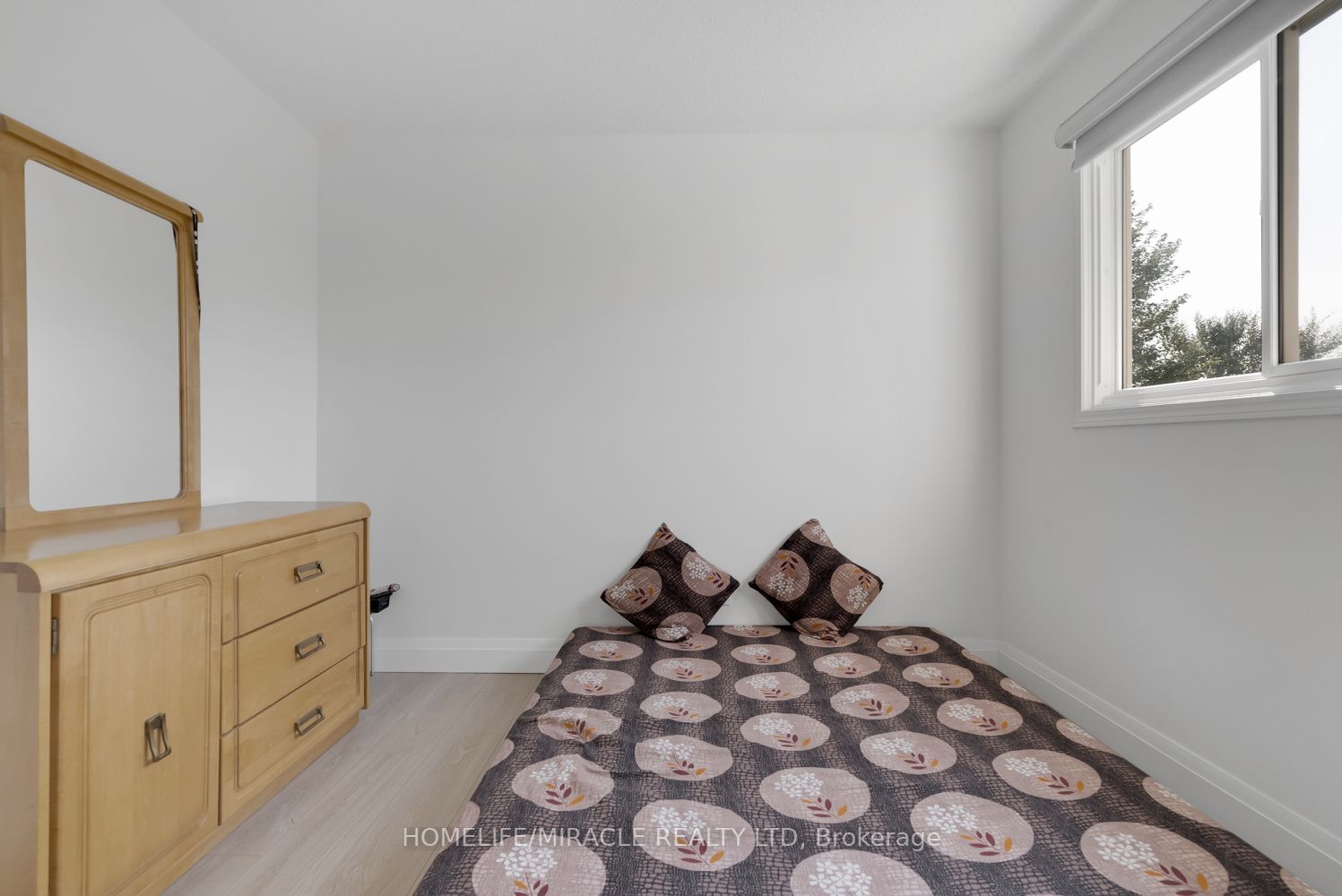 1657 Erindale Cres