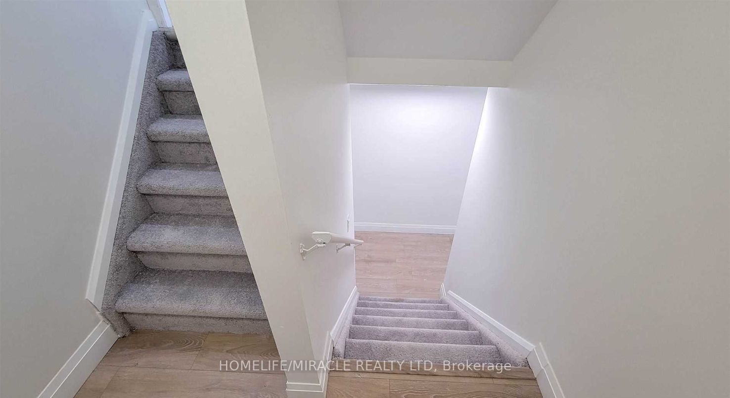 1657 Erindale Cres