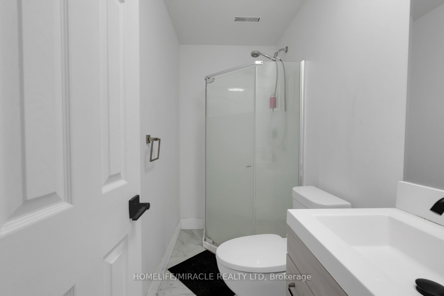 1657 Erindale Cres