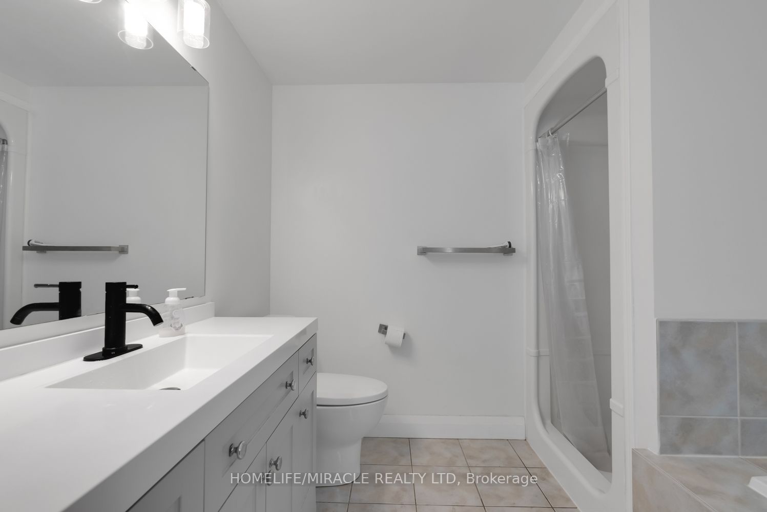 1657 Erindale Cres